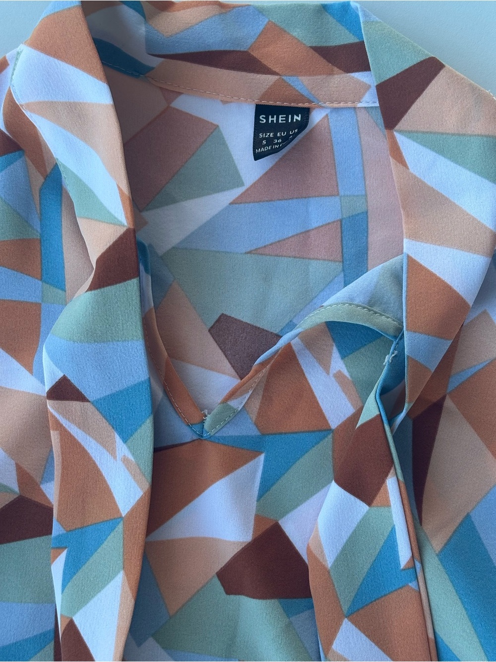SHEIN Tie Neck Geometric Print Blouse Size Small Multicolor - Picture 4 of 4